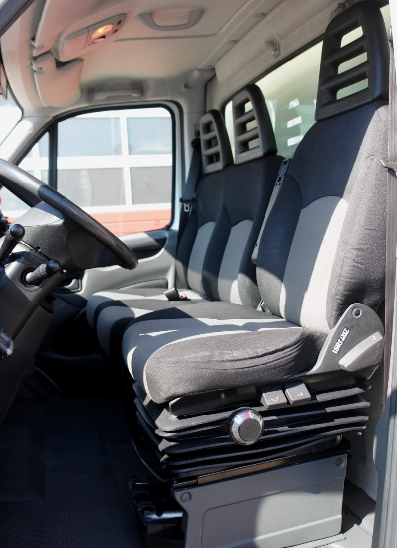 Iveco سيارة ايفيكو Daily 50C15   براد Thermoking V500MAX مع كلاب تعليق اللحم! مكيف!