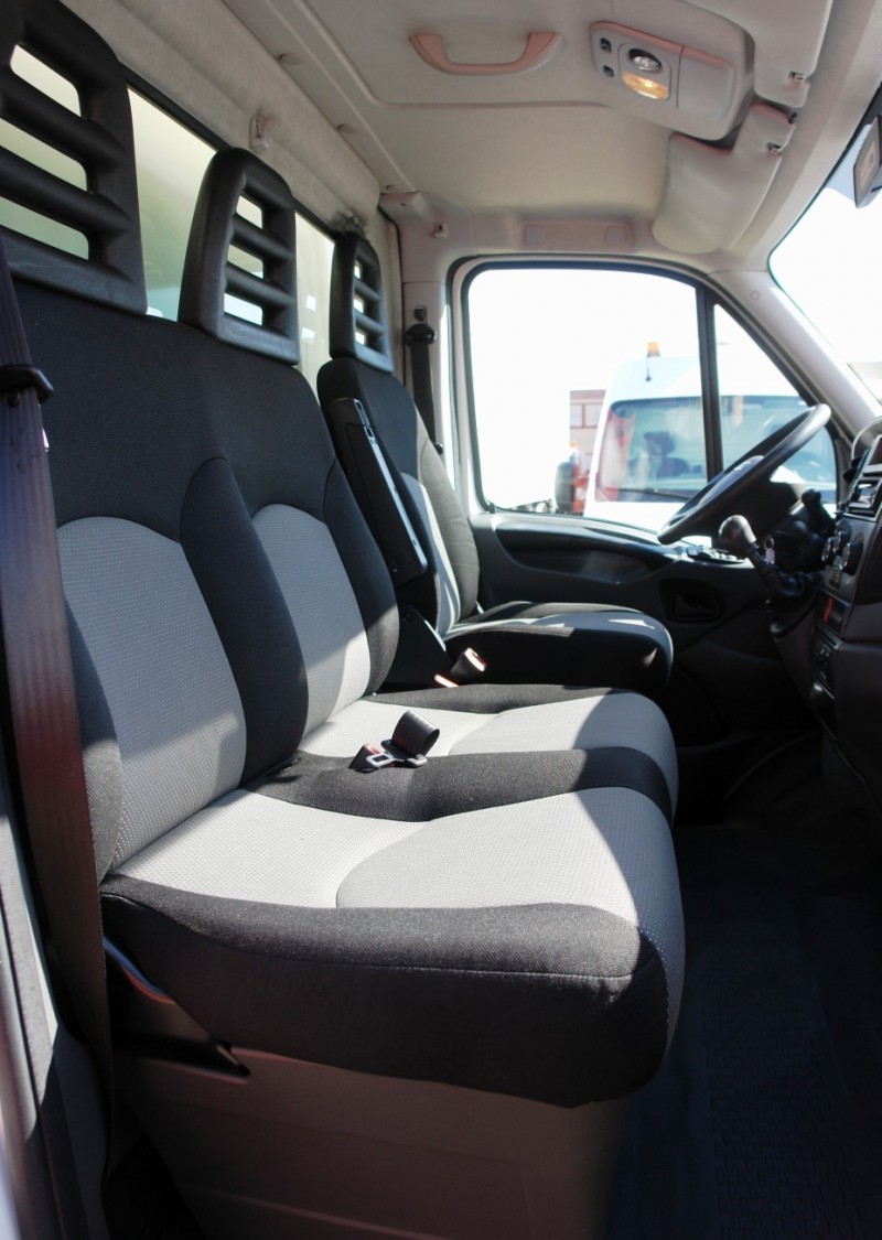 Iveco سيارة ايفيكو Daily 50C15   براد Thermoking V500MAX مع كلاب تعليق اللحم! مكيف!