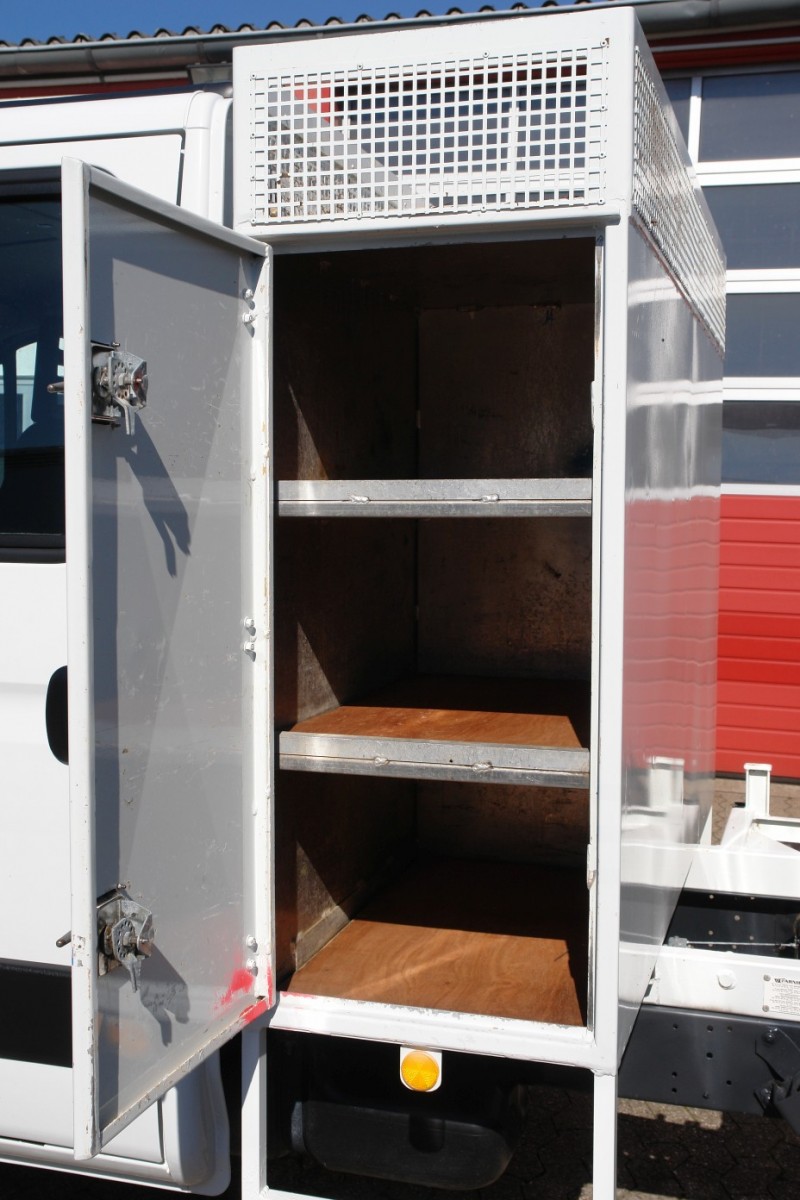 Iveco Daily 35C13 autobasculantă, cabină dublă Macara montată Toolbox