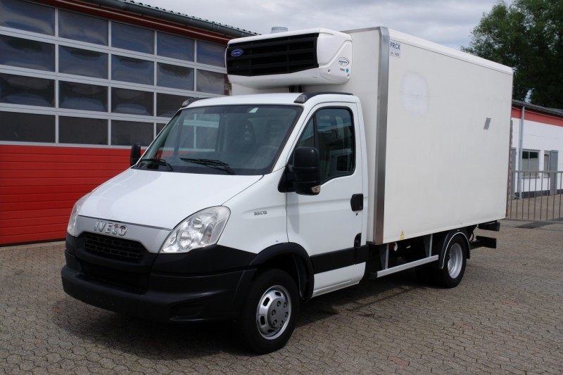 Iveco Daily 35C13 hűtős furgon Carrier Xarios 600 Az oldalsó ajtó, Emelőhátfal Dhollandia 750kg EURO5