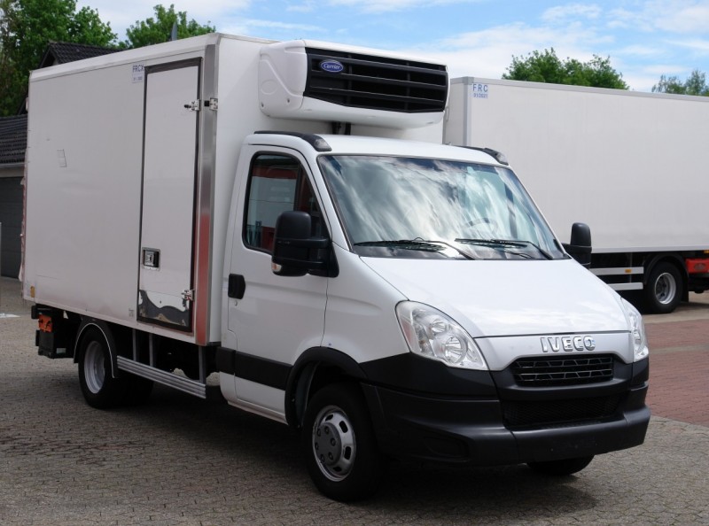 Iveco Daily 35C13 Samochód dostawczy chłodnia Carrier Xarios 600 drzwi boczne, Winda załadowcza Dhollandia 750kg  EURO5