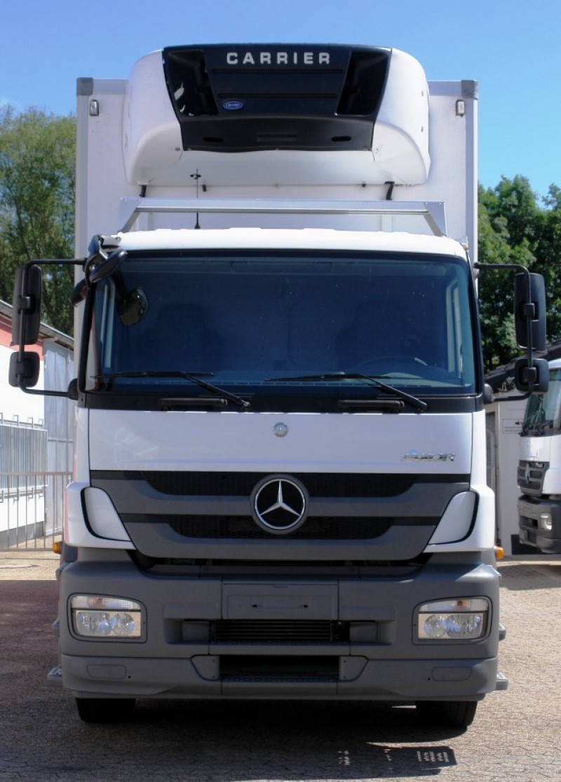 Mercedes-Benz Axor 1829 NL kamion hladnjača 8,70m dugo 2,60m visok, Carrier Supra 950 Hidraulična rampa 2000kg EURO5 