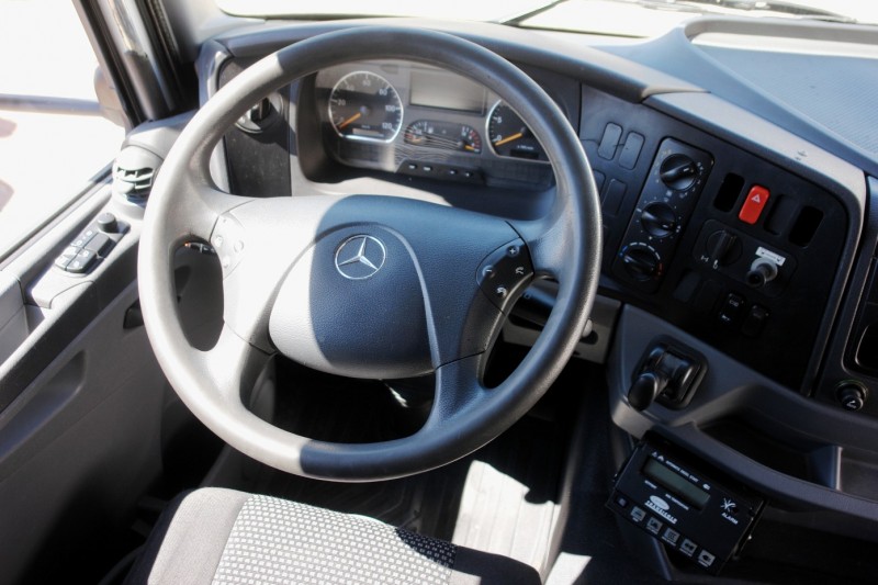 Mercedes-Benz شاحنة تبريد مرسيدس Axor 1829  م7,8 كاريير سوبرا 950! رافعة شحن 2000كغ!