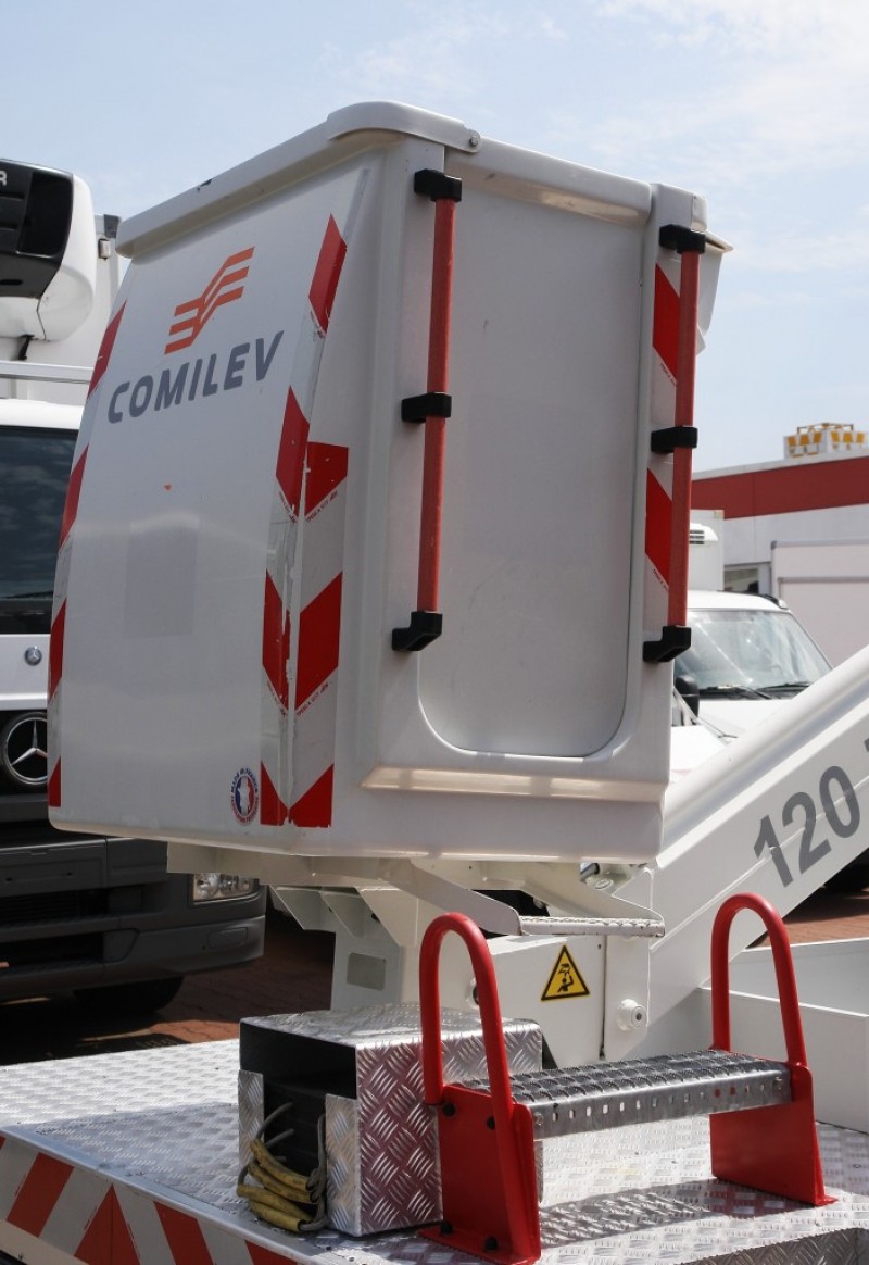 Iveco Daily 35S13 Nacelă pe camion EN-120-TVL 13m Sarcina coșului 120kg numai 49 Durată de funcţionare! Aer condiționat EURO5 