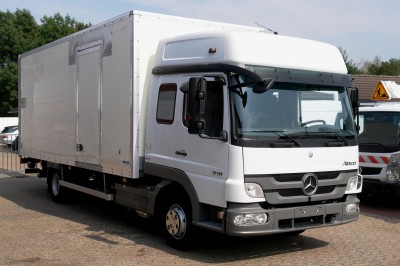 Mercedes-Benz Atego 818 RL closed box 6,20m long cabin airco manual gearbox air suspension liftgate 1500kg EURO5 TÜV new!