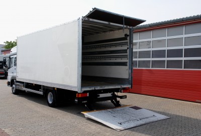 Mercedes-Benz Atego 818 RL closed box 6,20m long cabin airco manual gearbox air suspension liftgate 1500kg EURO5 TÜV new!