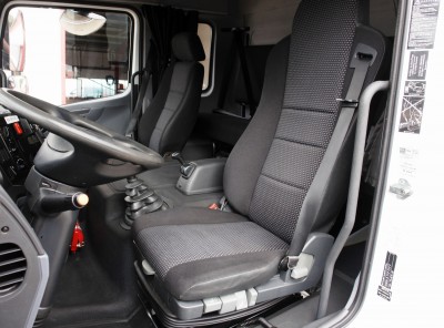 Mercedes-Benz Atego 818 RL Camion furgone 6,20m Cambio manuale, sospensioni pneumatiche, cabina Bigspace L, Sponda idraulica 1500kg EURO5