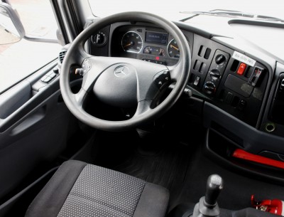 Mercedes-Benz Atego 818 RL Camion furgone 6,20m Cambio manuale, sospensioni pneumatiche, cabina Bigspace L, Sponda idraulica 1500kg EURO5