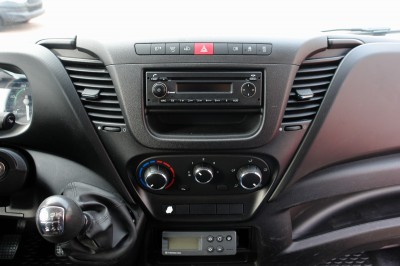 Iveco Daily 35S13 Samochód dostawczy chłodnia 3,65m Thermoking V300MAX Winda załadowcza EURO5