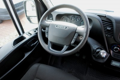 Iveco Daily 35S13 Samochód dostawczy chłodnia 3,65m Thermoking V300MAX Winda załadowcza EURO5B+