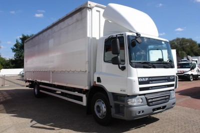 DAF CF 65.300 Kamion s kliznom bočnom ceradom Stražnje dizalo EURO 5