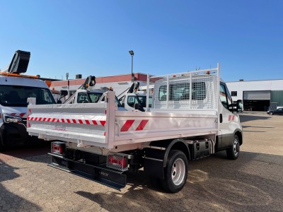 Iveco Daily 35C13 Billenőplatós kisteherautó Hasznos teher 900 kg!