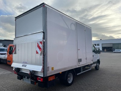 Iveco  Daily 35C13 Dobozos teherautó 4,20m Az oldalsó ajtó Emelőhátfa EURO5