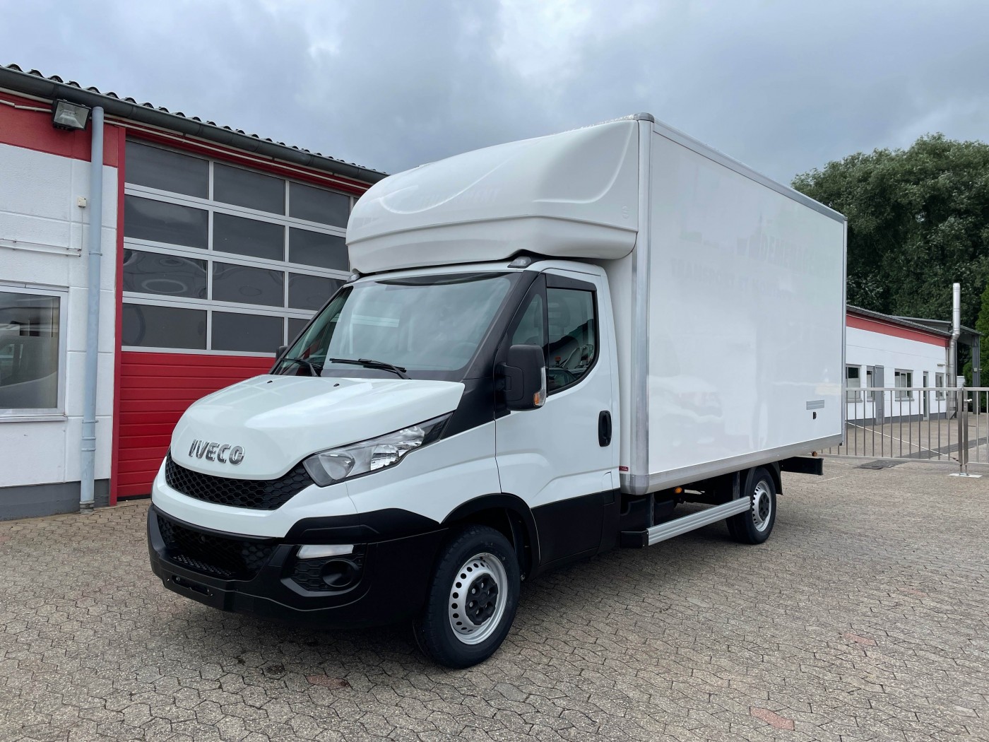 Iveco - Koffer Möbelkoffer Seitentür Klima EURO 5B+