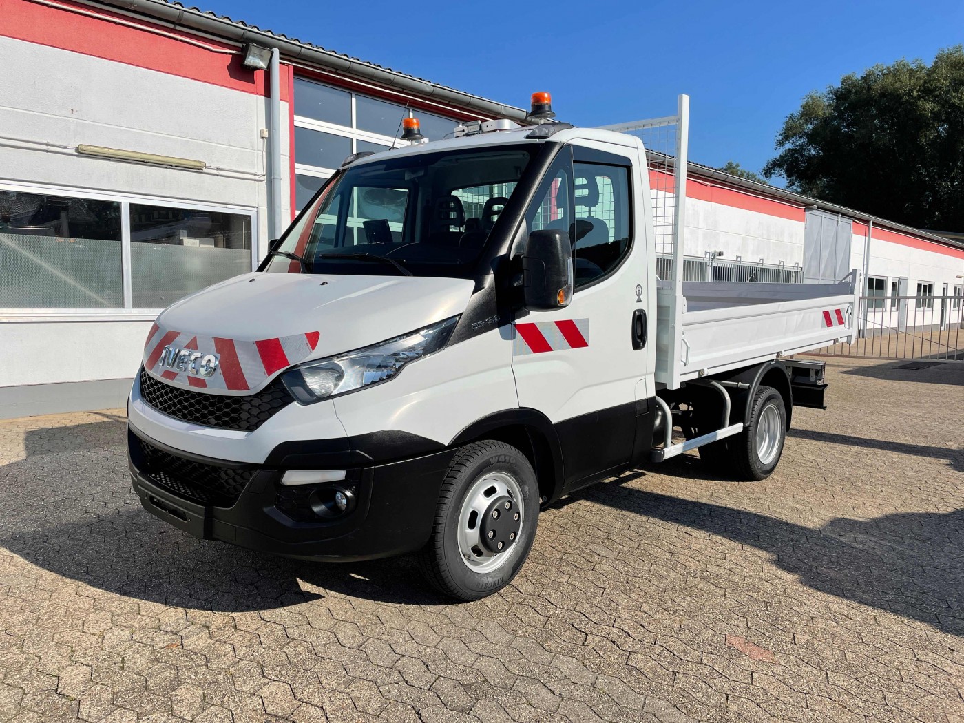 Iveco -  Daily 35C13 ribaltabile posteriore 3 posti 900 kg di carico utile