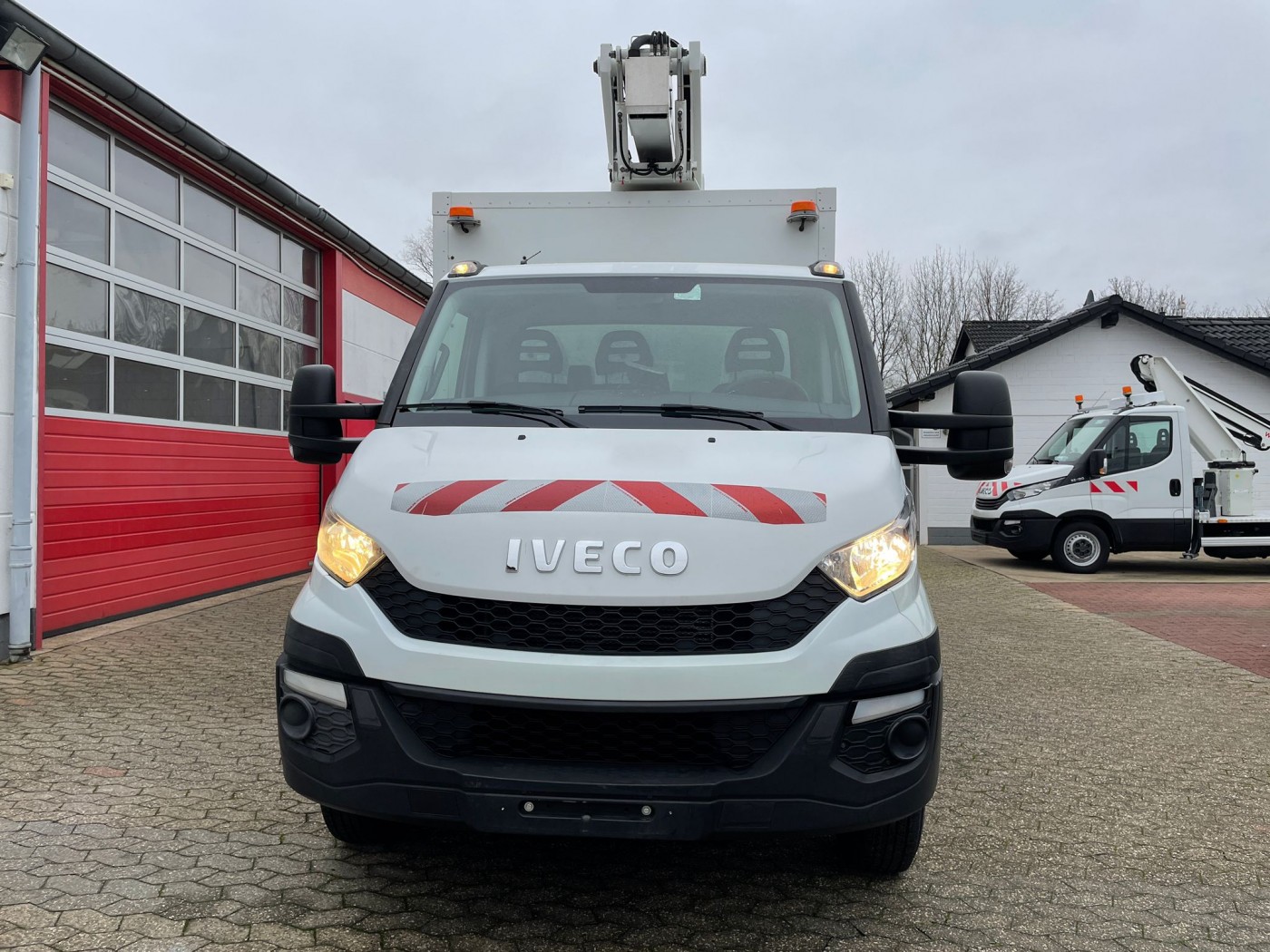 -  Hubarbeitsbühne Steiger Comilev EN 140 TPC  Selbstfahrende