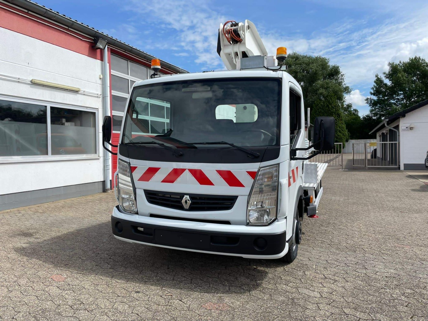 Renault Maxity kosaras autó emelőkosár Time France ET 26