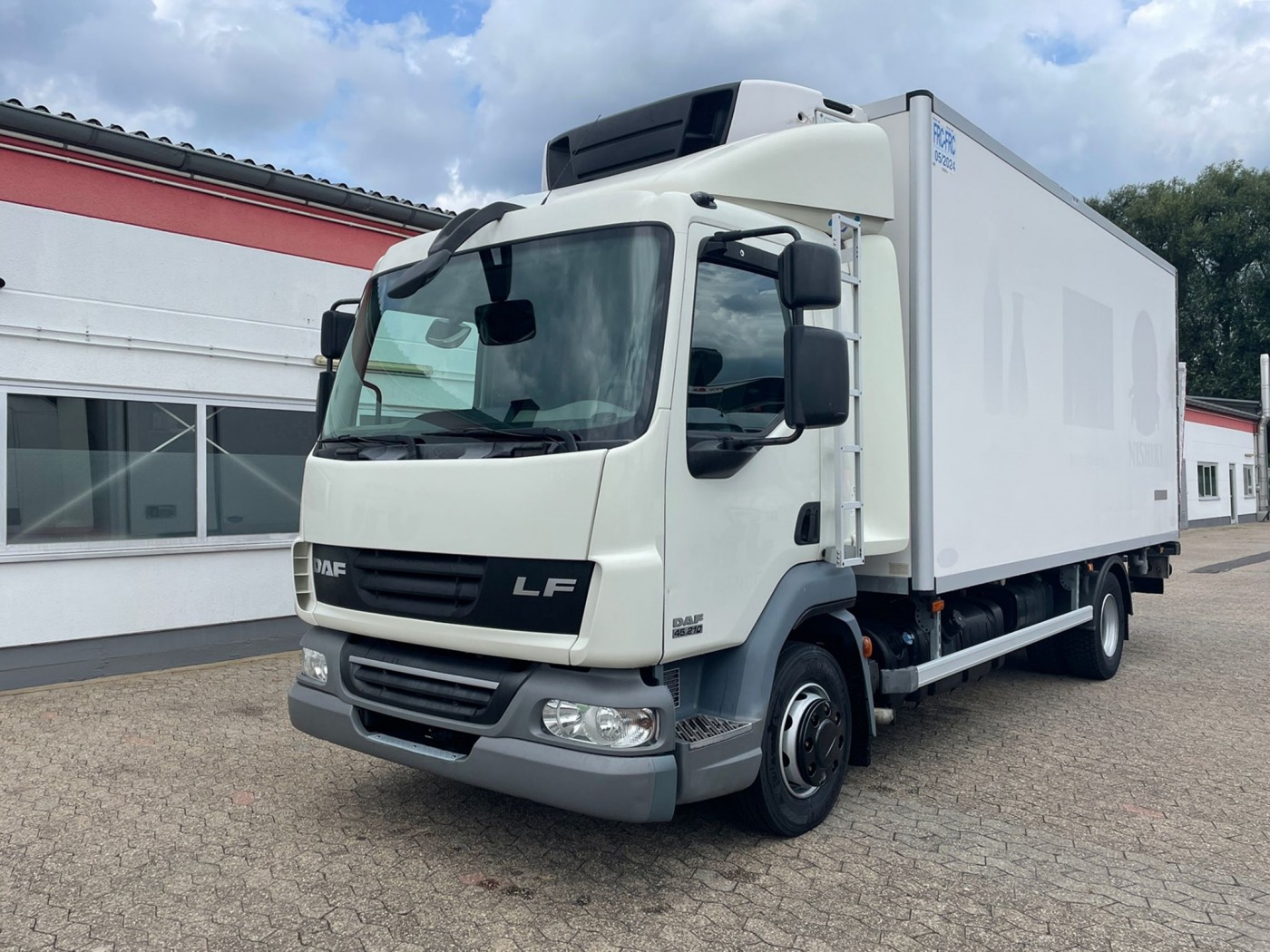 DAF -  Tiefkühlkoffer Schlafkabine Carrier Supra 750 MT Ladebordwand 1.5t