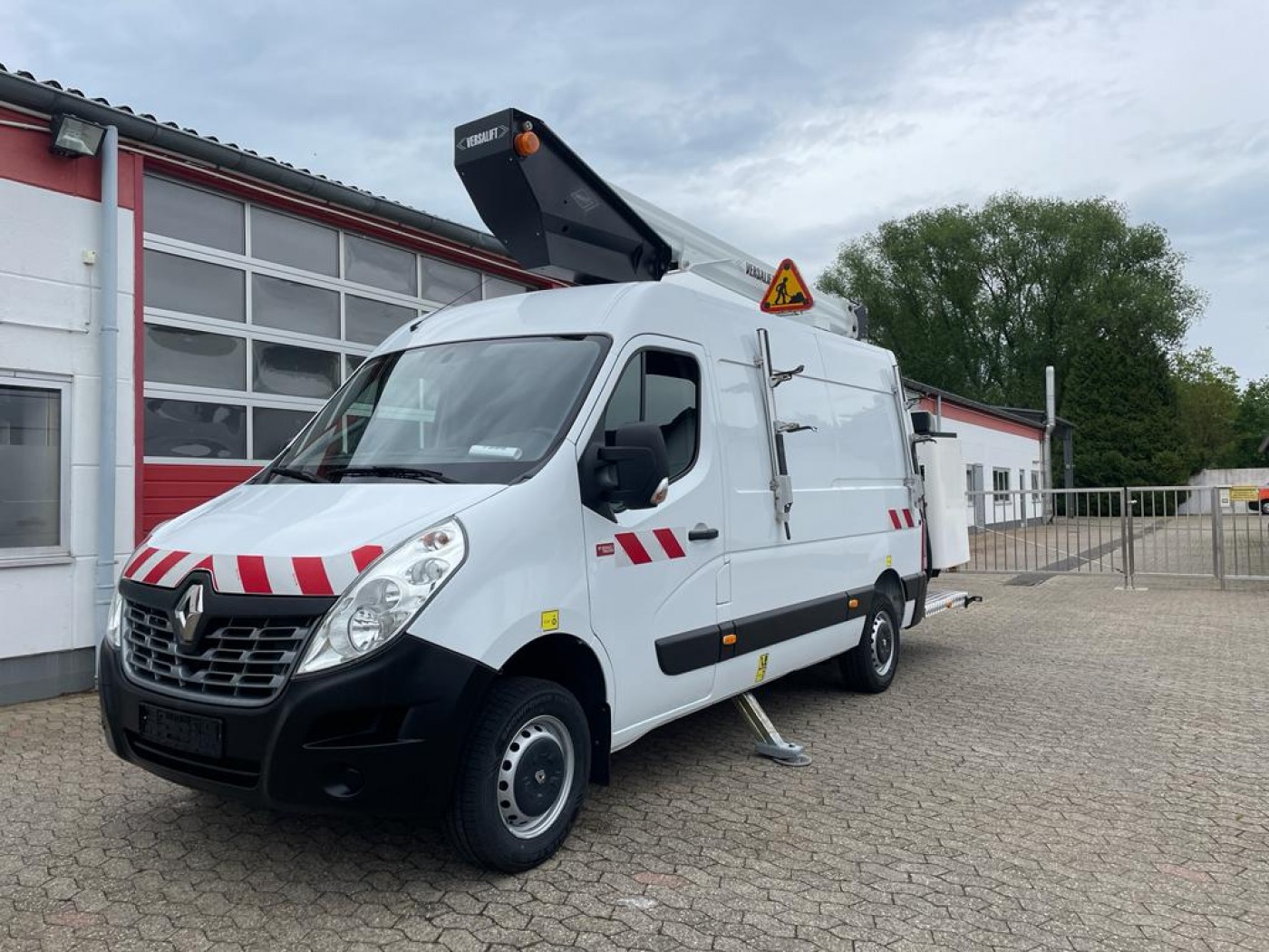 -  Hubarbeitsbühne Time Versalift VTL-145 F Korb 230kg
