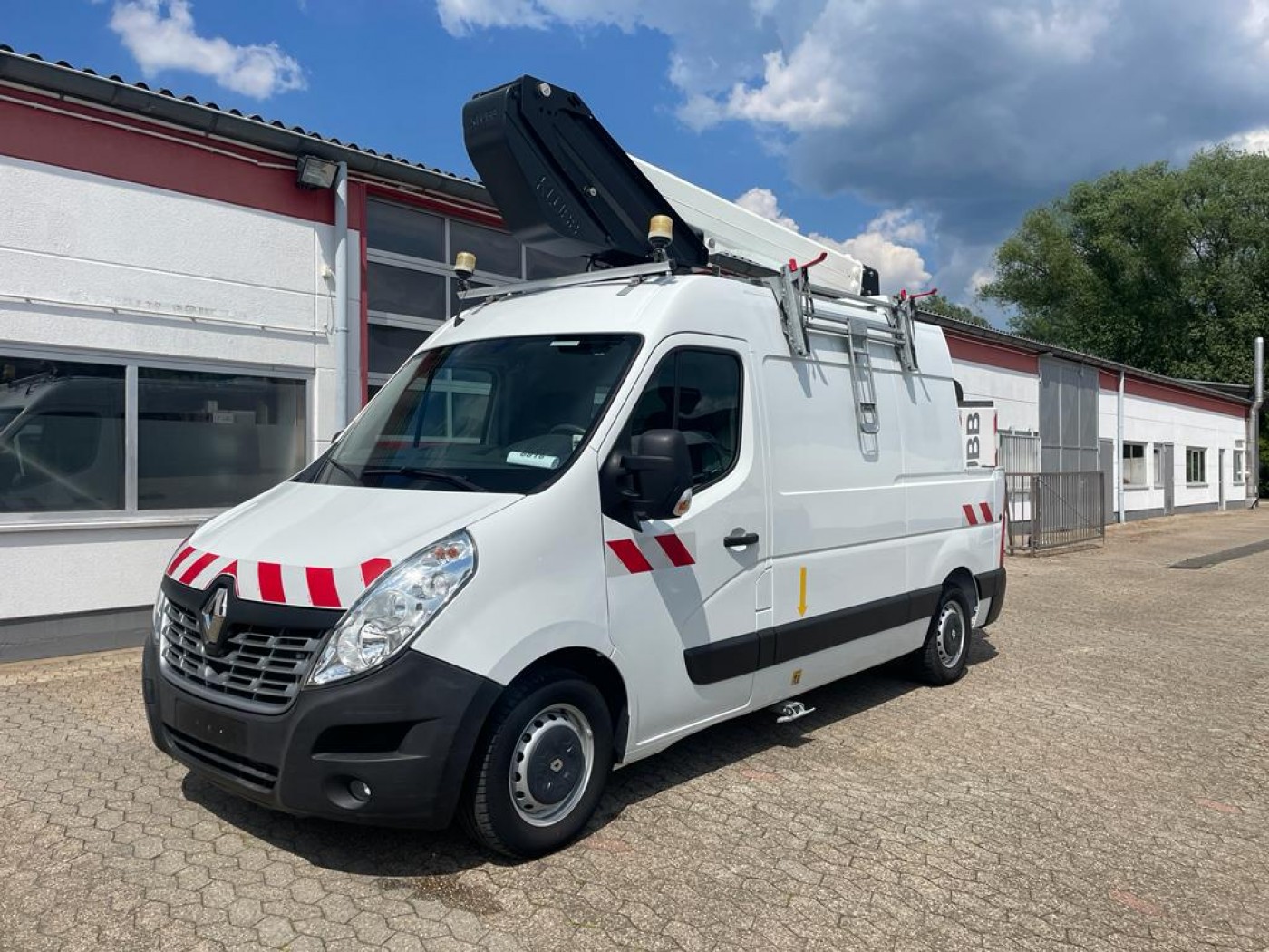 -  Hubarbeitsbühne KLUBB K26 Korb 200kg EURO 6