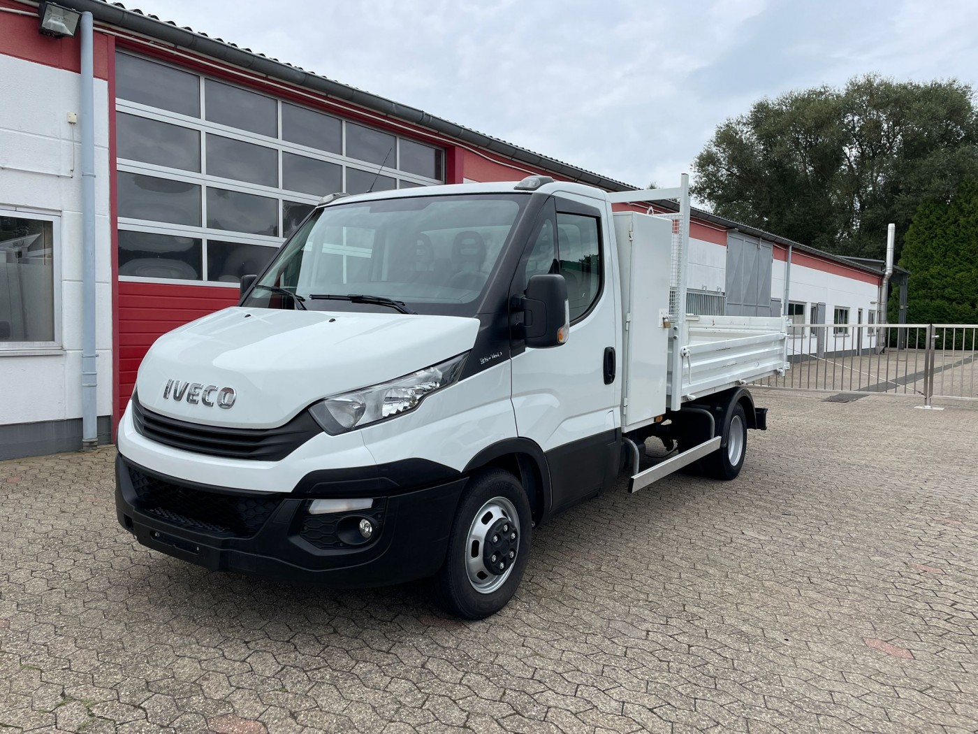 Iveco Daily 35C16 ribaltabile posteriore 3 posti EURO 6