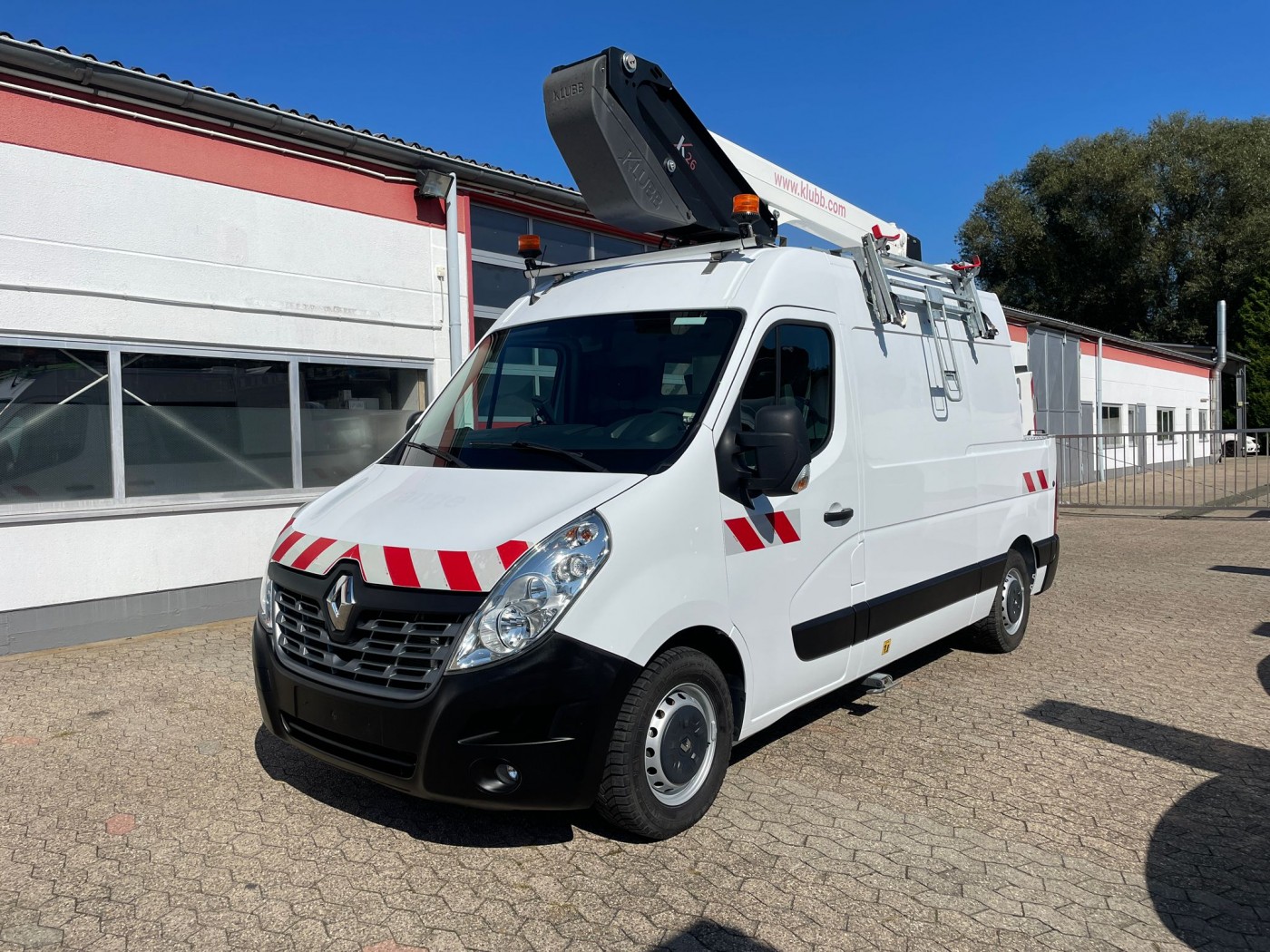 - Hubarbeitsbühne KLUBB K26 Korb 200kg EURO 6