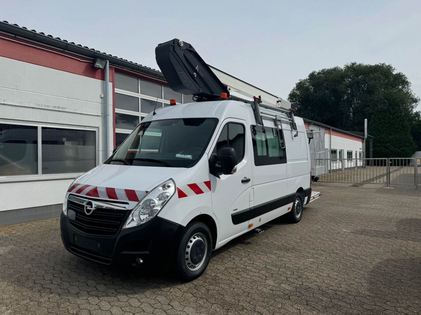 - Hubarbeitsbühne Steiger KLUBB K38P Korb 200kg EURO 6