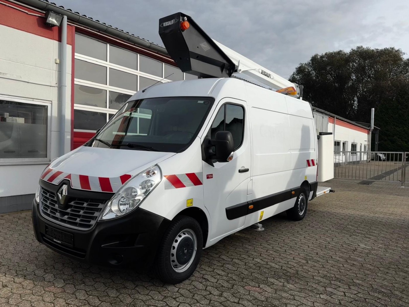 - Hubarbeitsbühne Steiger Time Versalift VTL-145 F Korb 230kg