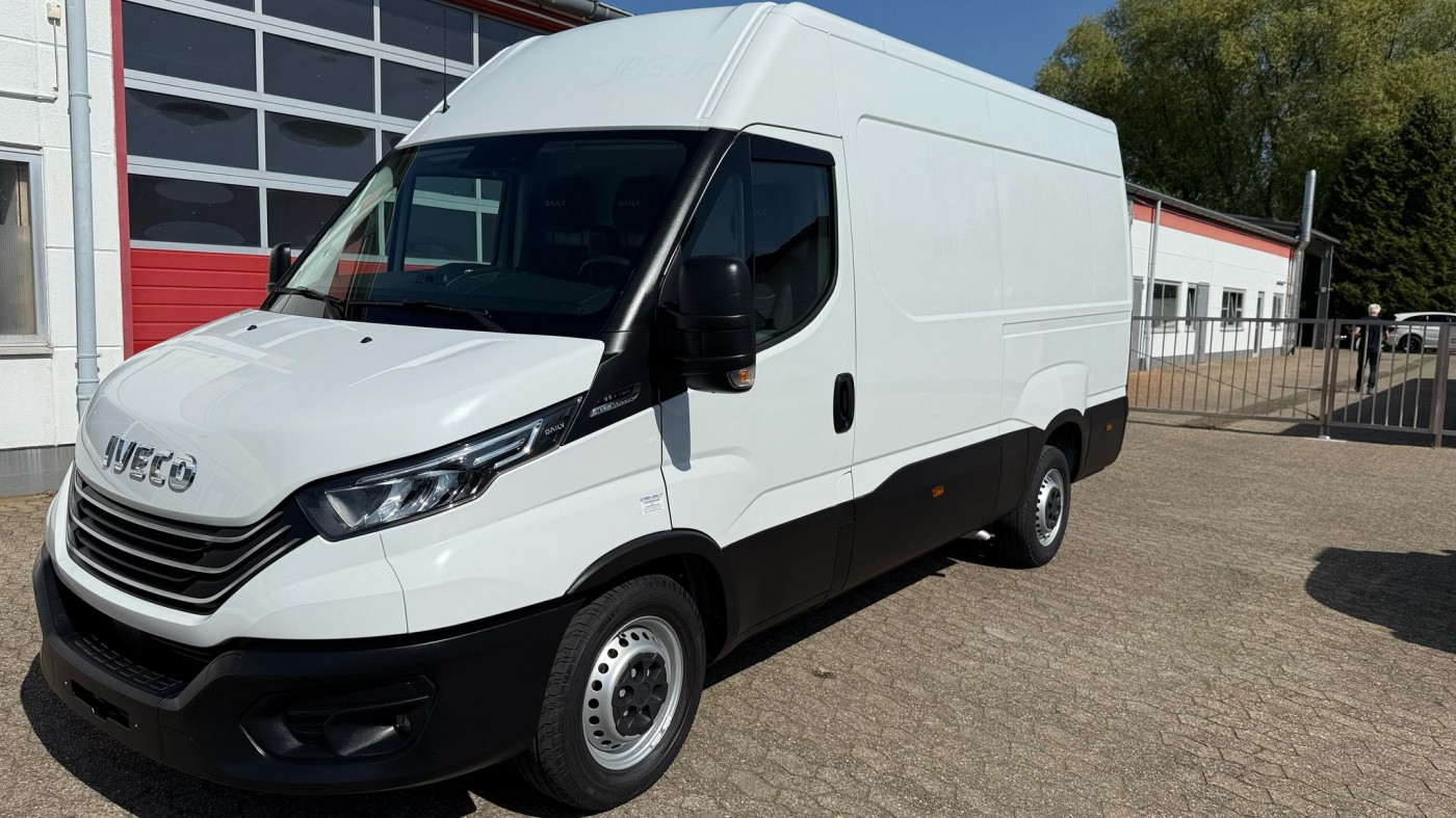 - Transporter Kastenwagen L3H2