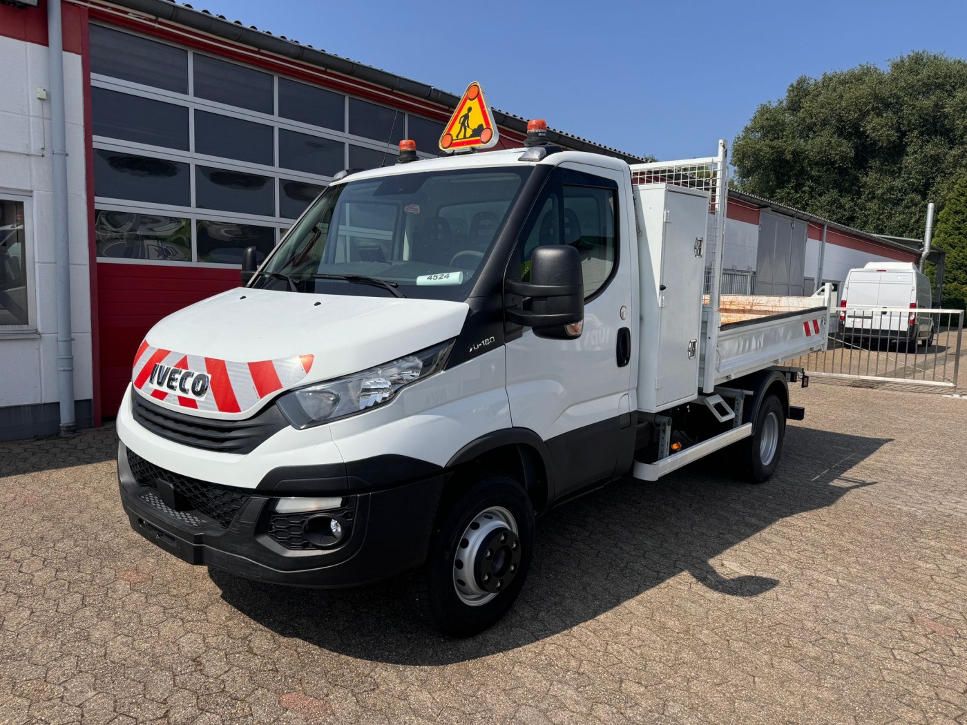 - Kipper 3625 kg Nutzlast! Klima EURO 6C