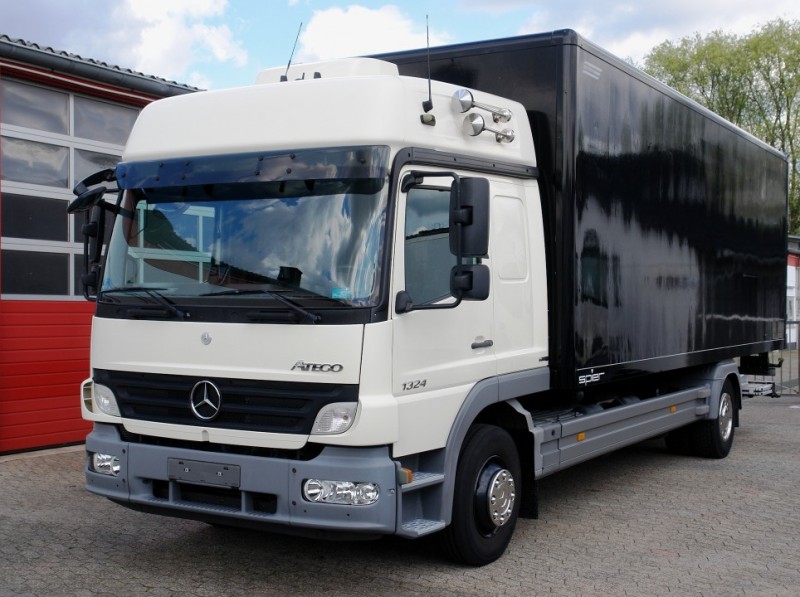 Mercedes-Benz Atego 1324 L Camion furgon 7,10m Climatizor Suspensie pneumatică completă Lift hidraulic 1500kg